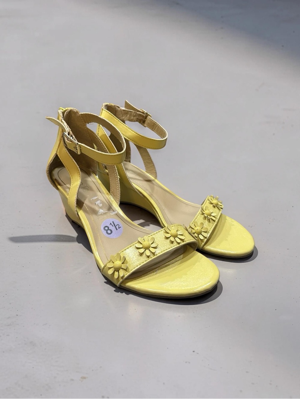Me Too Yellow Floral Ankle-Strap Sandals - Women's size 8.5 BT14